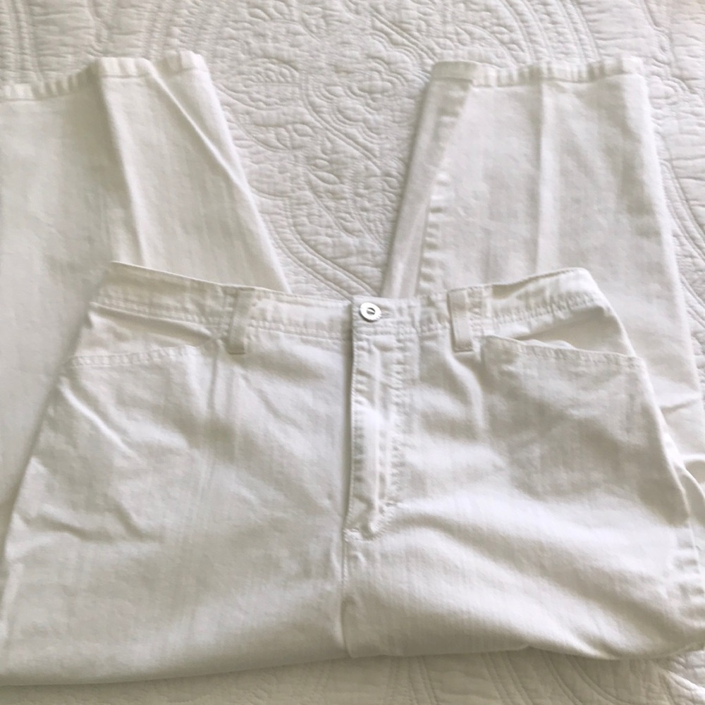 Gloria Vanderbilt women’s Capri type pants. White size 12